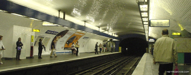 paris metro（パリのメトロ）Place de Clichy></div>

<div id=