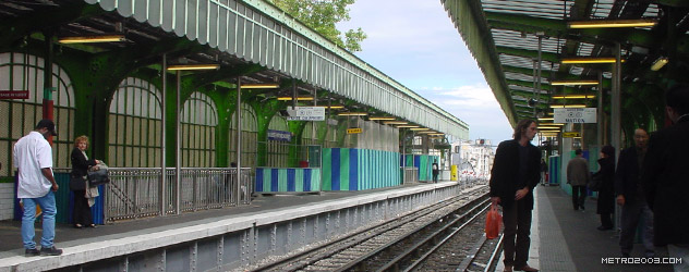 paris metro（パリのメトロ）Barbès-Rochechouart></div>

<div id=