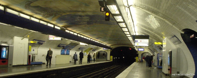 paris metro（パリのメトロ）Chaussée d'Antin-La Fayette></div>

<div id=